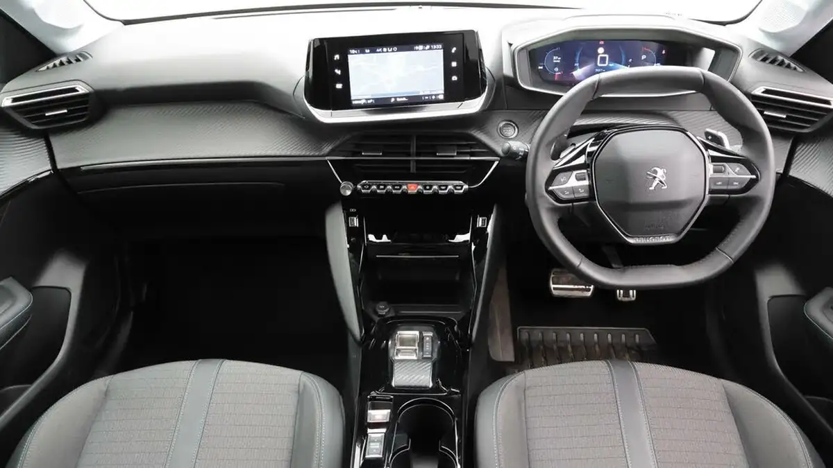 2023-peugeot-208-12-puretech-allure-premium-130ps-eat8-big-13