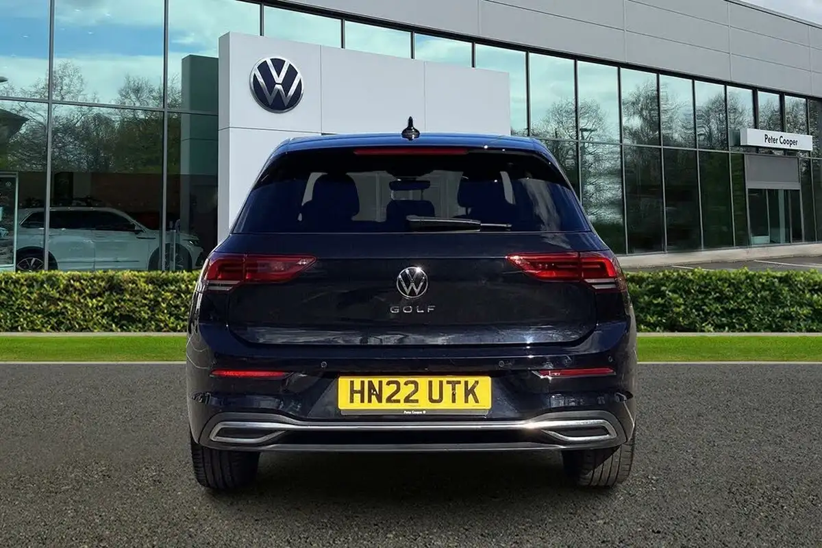 2022-volkswagen-golf-15-tsi-style-130ps-hatchback-big-41
