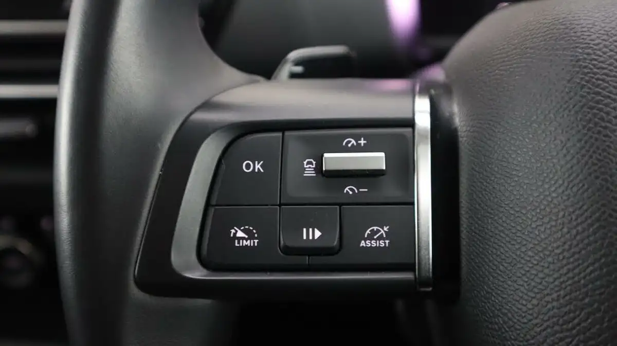 2023-citroen-c4-15bluehdi-shine-plus-big-23