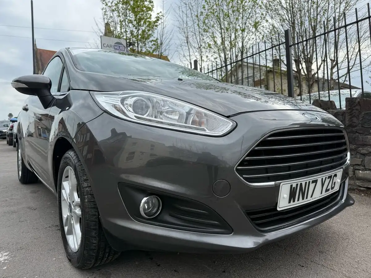 2017-ford-fiesta-125-zetec-3d-big-0