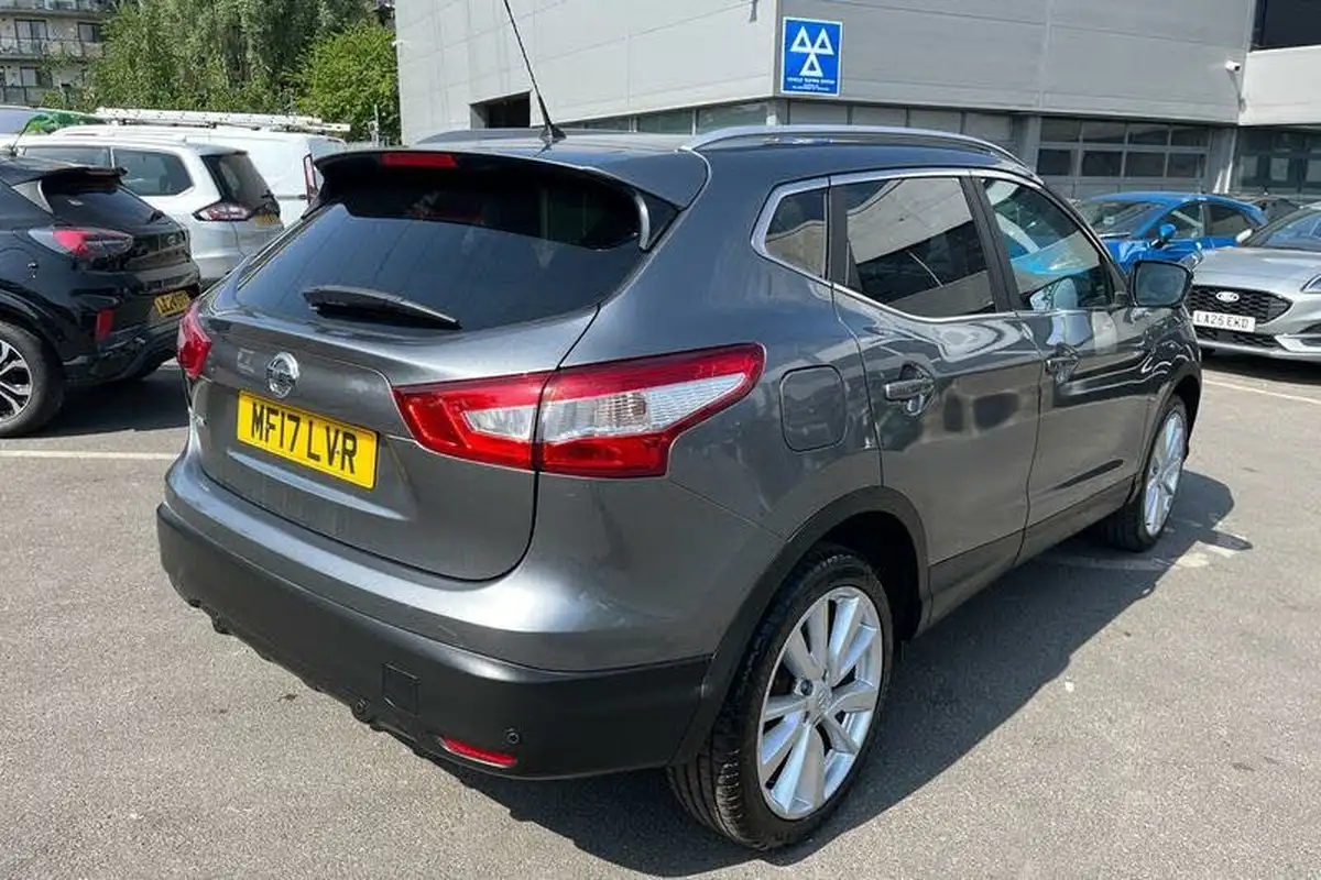 2017-nissan-qashqai-12-dig-t-tekna-big-34