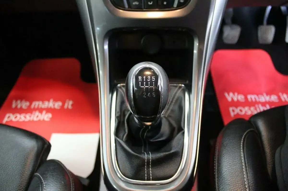 2012-vauxhall-astra-20td-elite-16v-165ps-ecoflex-ss-big-40