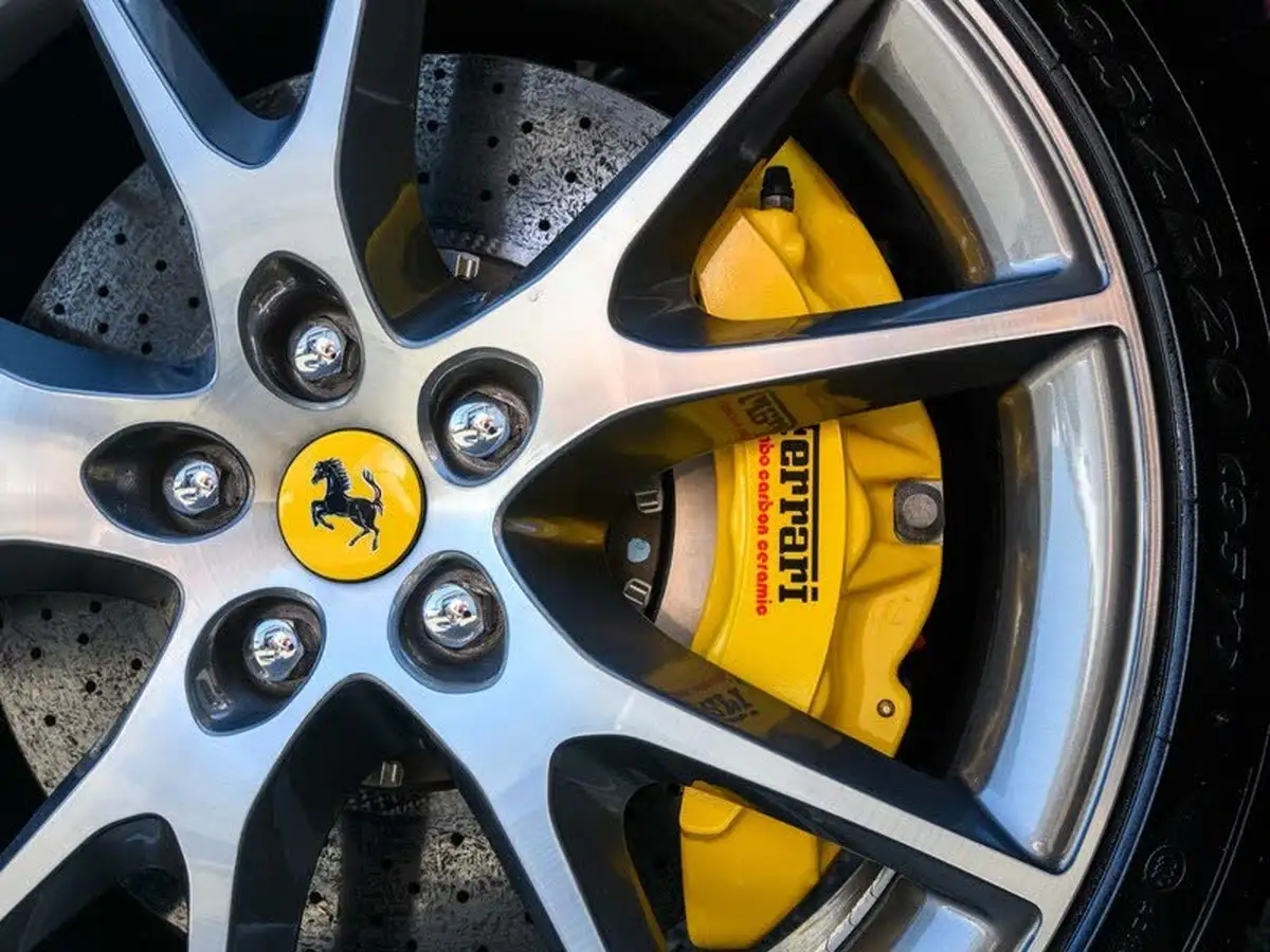 2010-ferrari-california-43-big-11