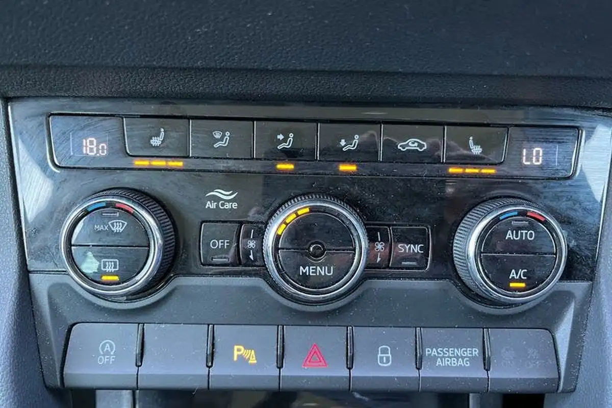 2022-skoda-karoq-15-tsi-se-l-big-37