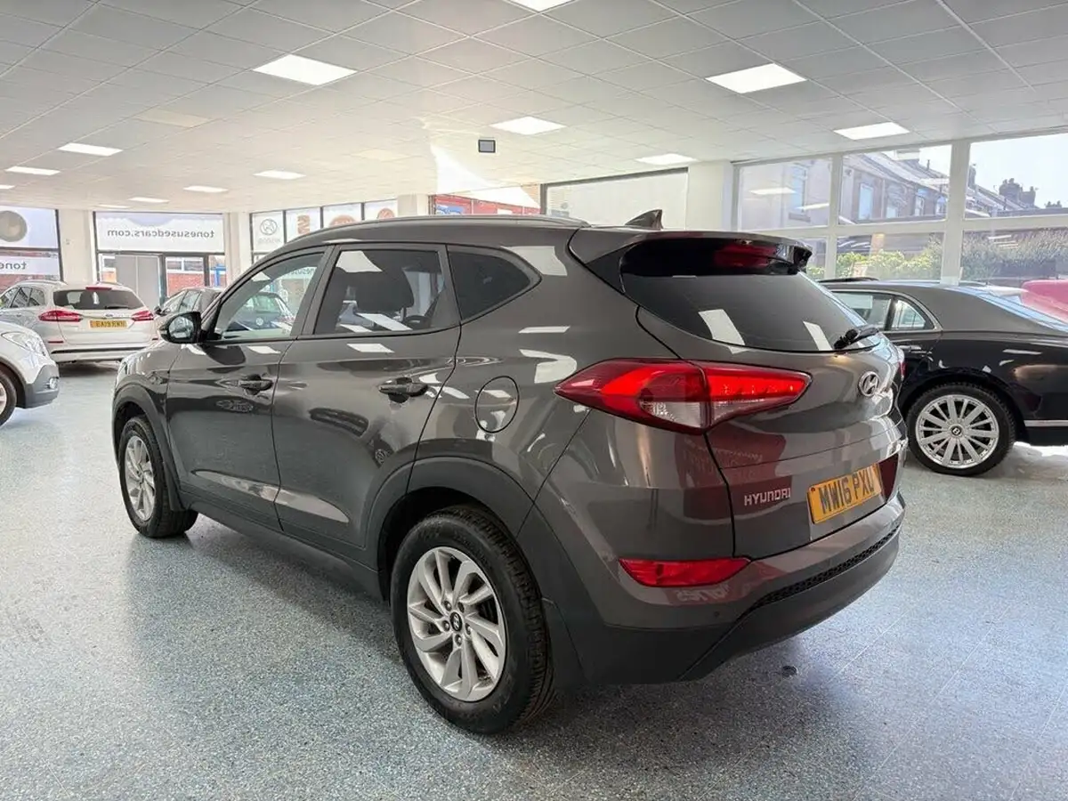 2016-hyundai-tucson-17crdi-blue-drive-se-nav-116ps-big-12
