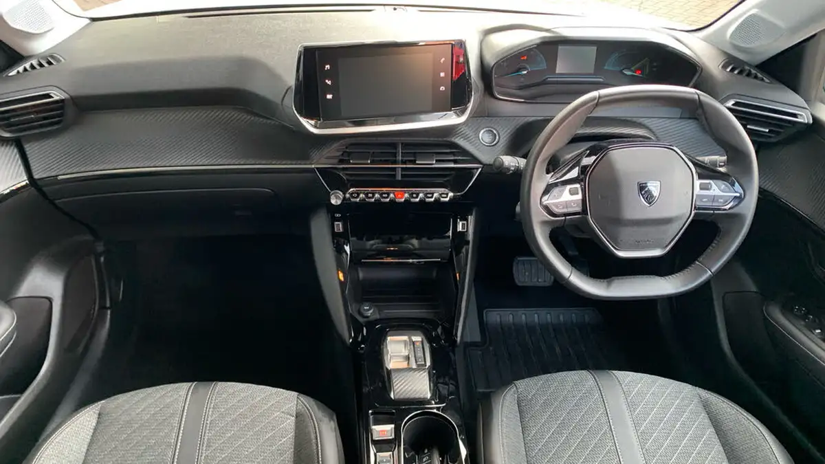 2024-peugeot-208-e-e-style-big-3