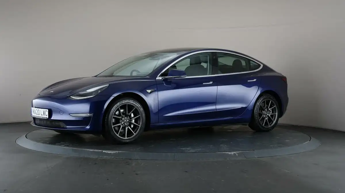 2020-tesla-model-3-e-long-range-big-40