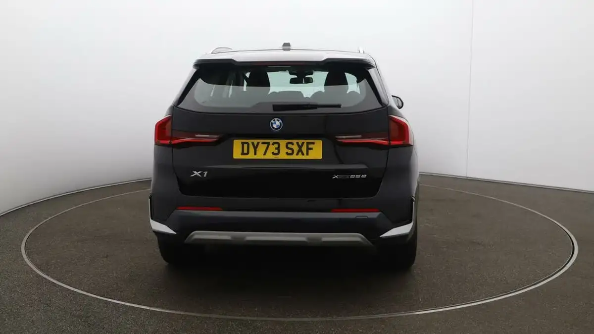 2023-bmw-x1-15-xdrive25e-xline-big-6