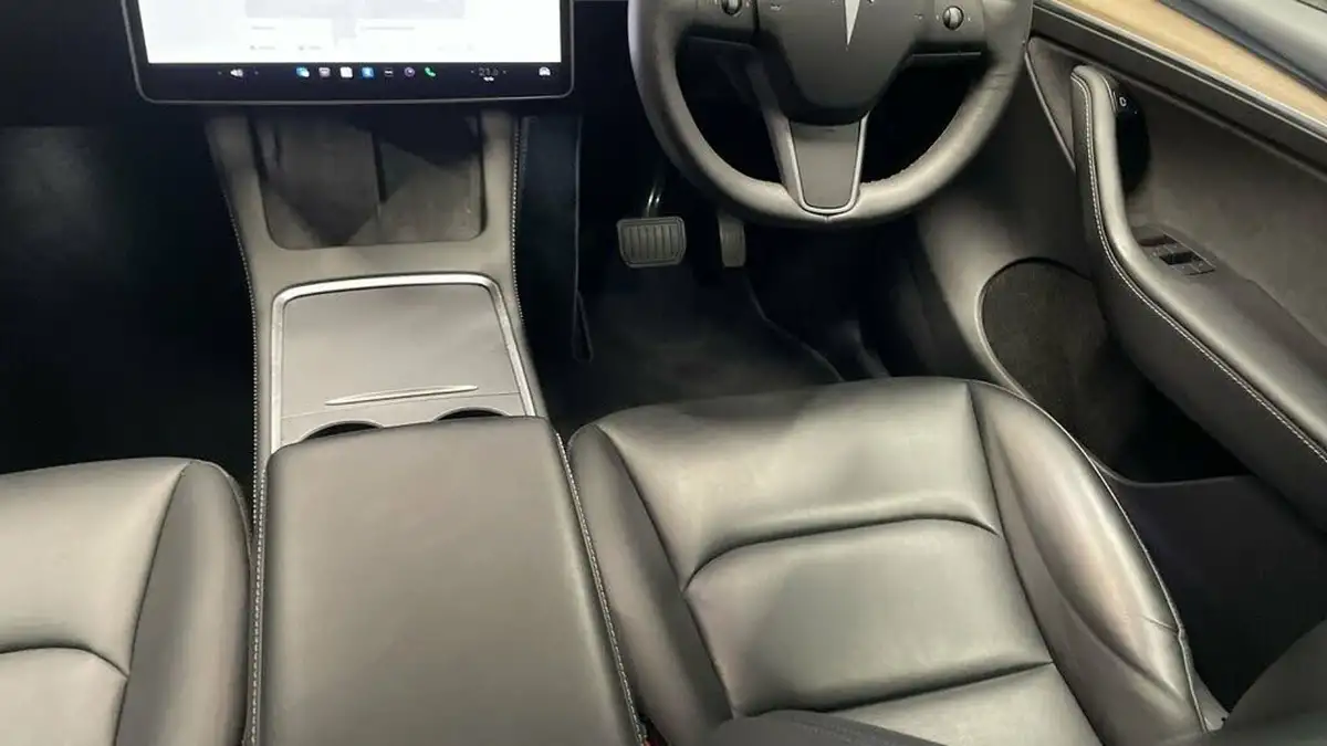 2022-tesla-model-y-e-long-range-big-14