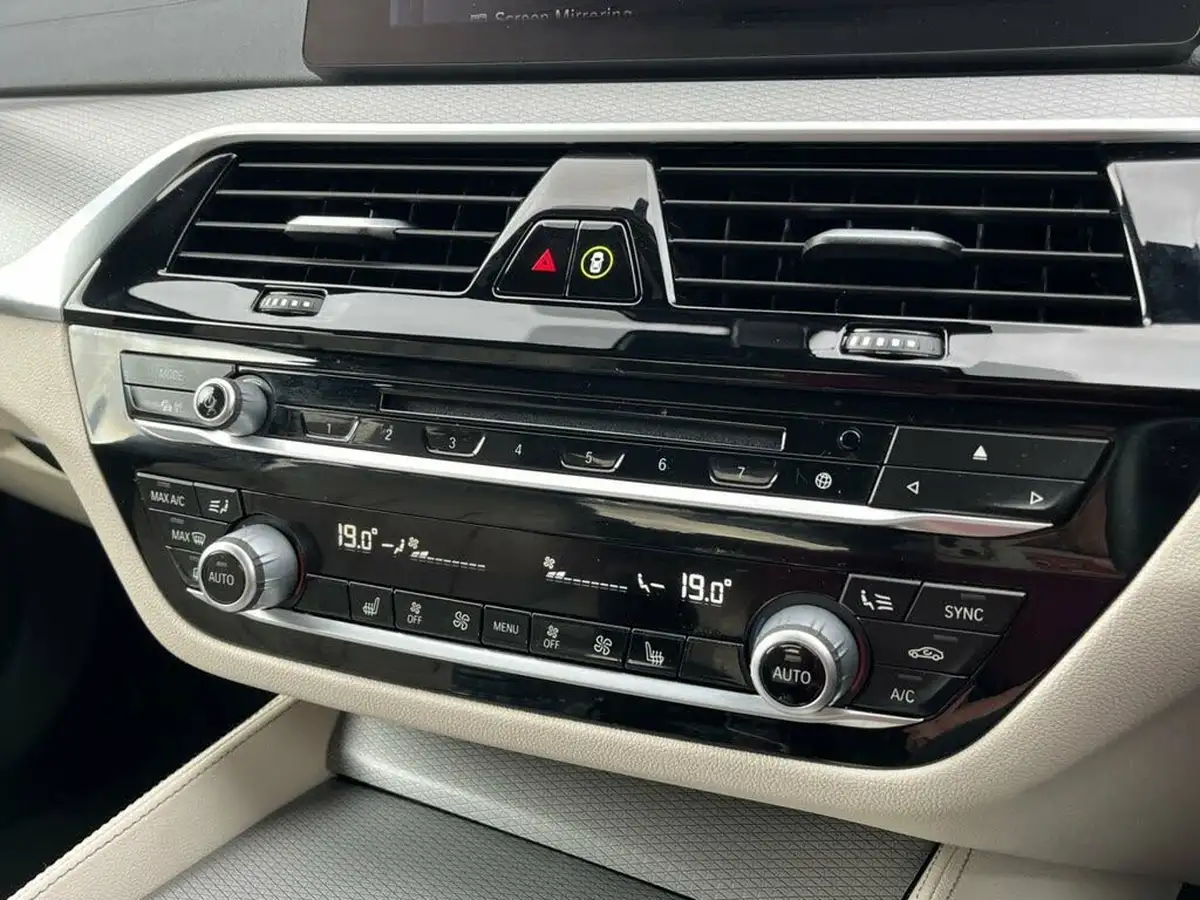 2017-bmw-5-series-30-540i-m-sport-saloon-4d-big-32