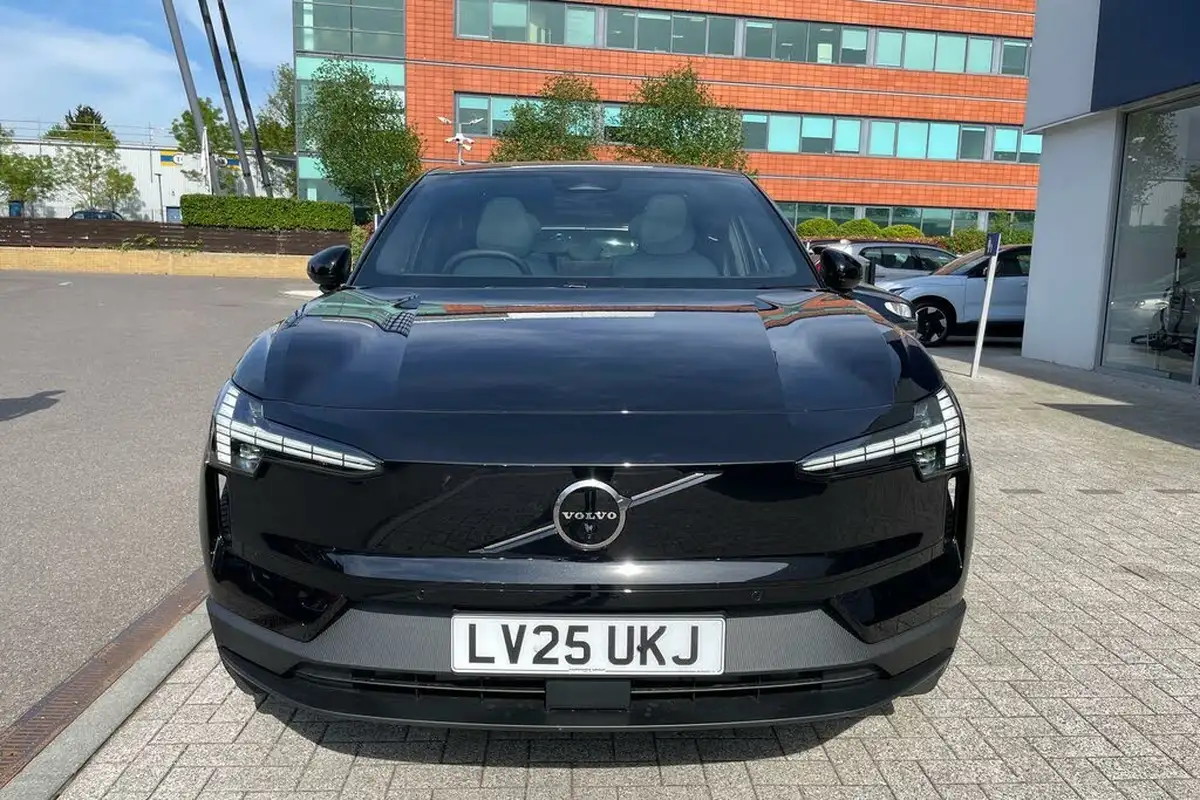 2025-volvo-ex30-e-single-motor-ultra-big-11