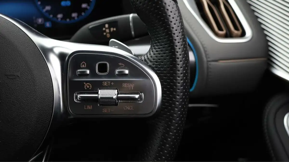 2022-mercedes-benz-eqc-e-eqc-400-amg-line-big-21