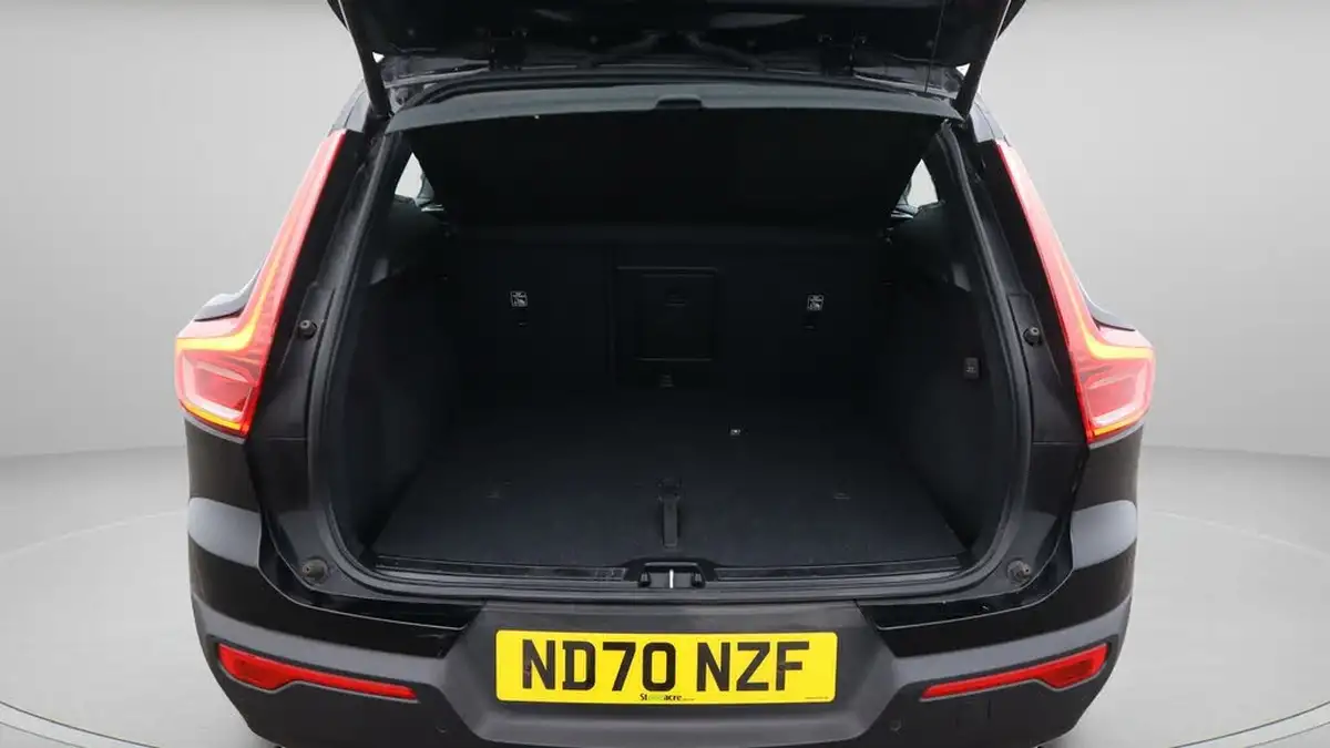 2021-volvo-xc40-15-t3-momentum-163bhp-big-16