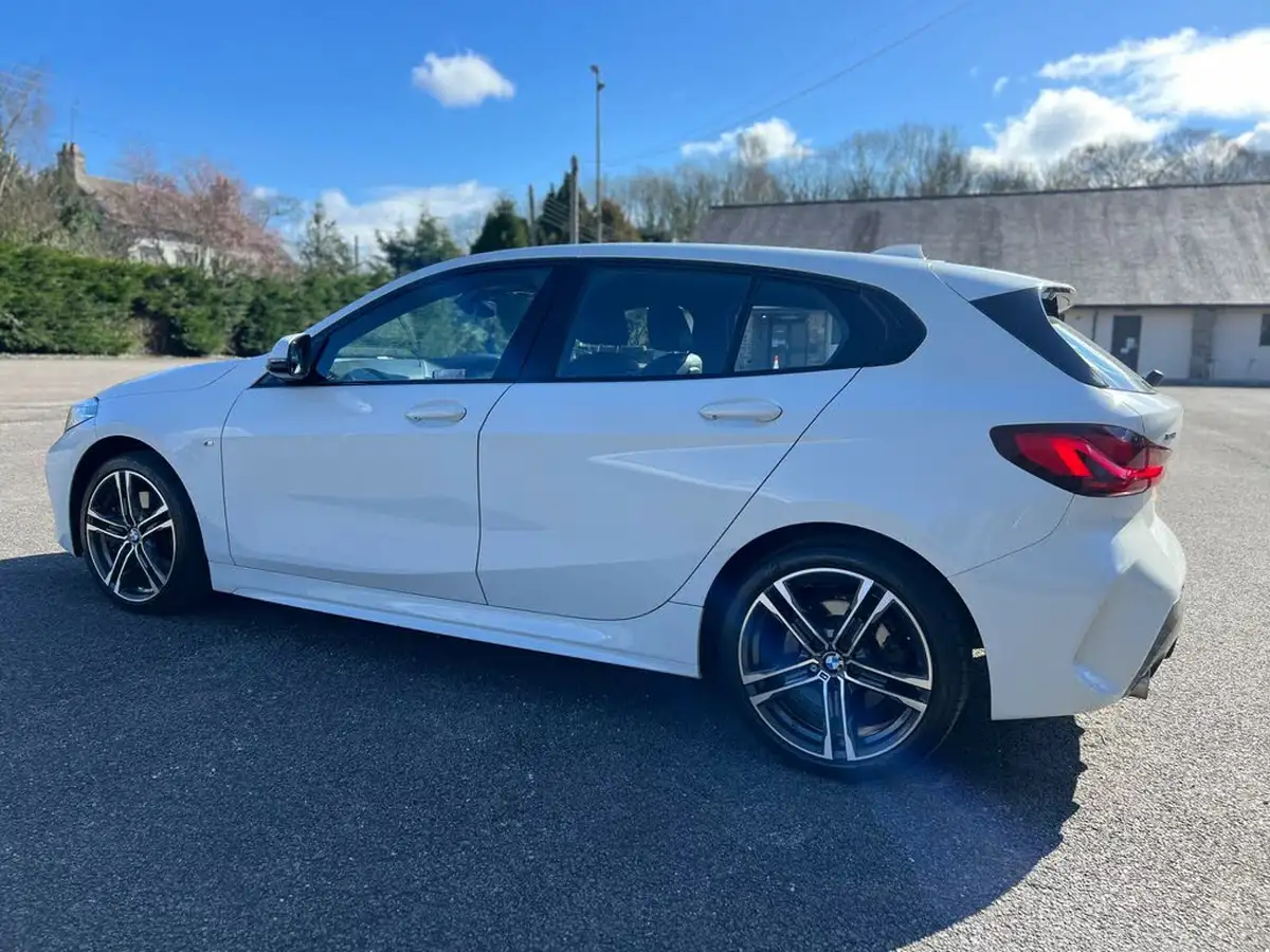 2020-bmw-1-series-20td-120d-xdrive-m-sport-big-11