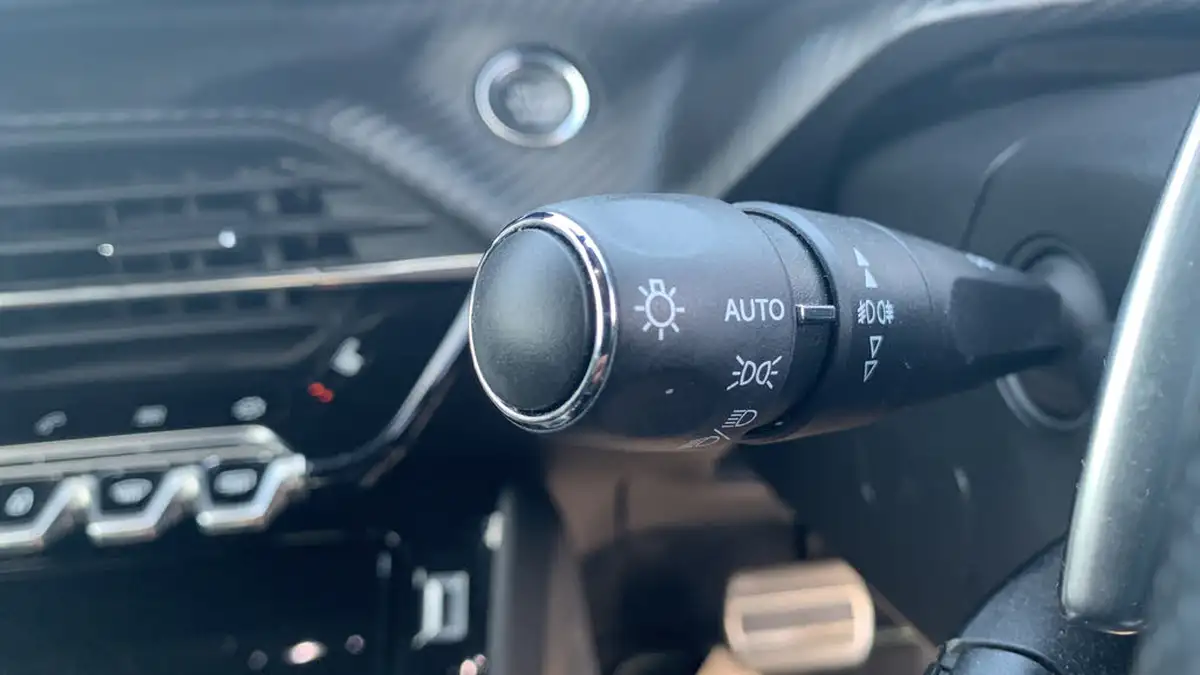 2021-peugeot-2008-suv-12-puretech-gt-eat8-big-26
