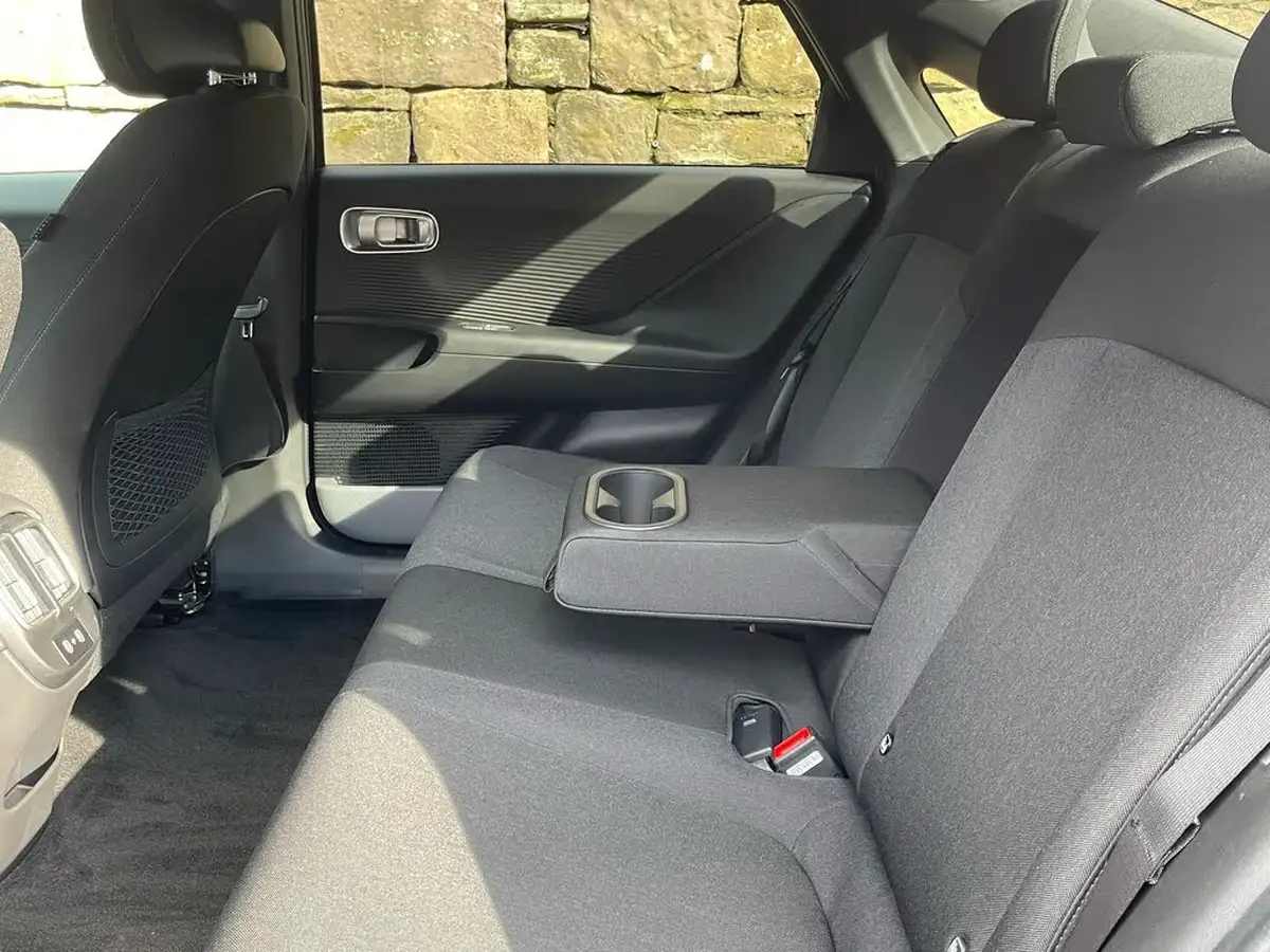 2024-hyundai-ioniq-6-e-premium-228ps-single-rwd-big-26