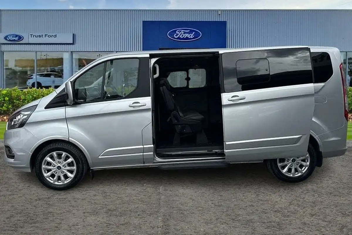 2023-ford-tourneo-custom-big-4