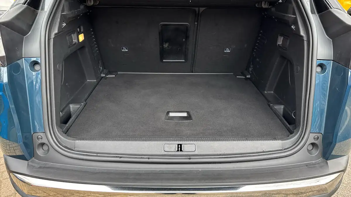 2022-peugeot-3008-suv-15-bluehdi-gt-eat8-big-18