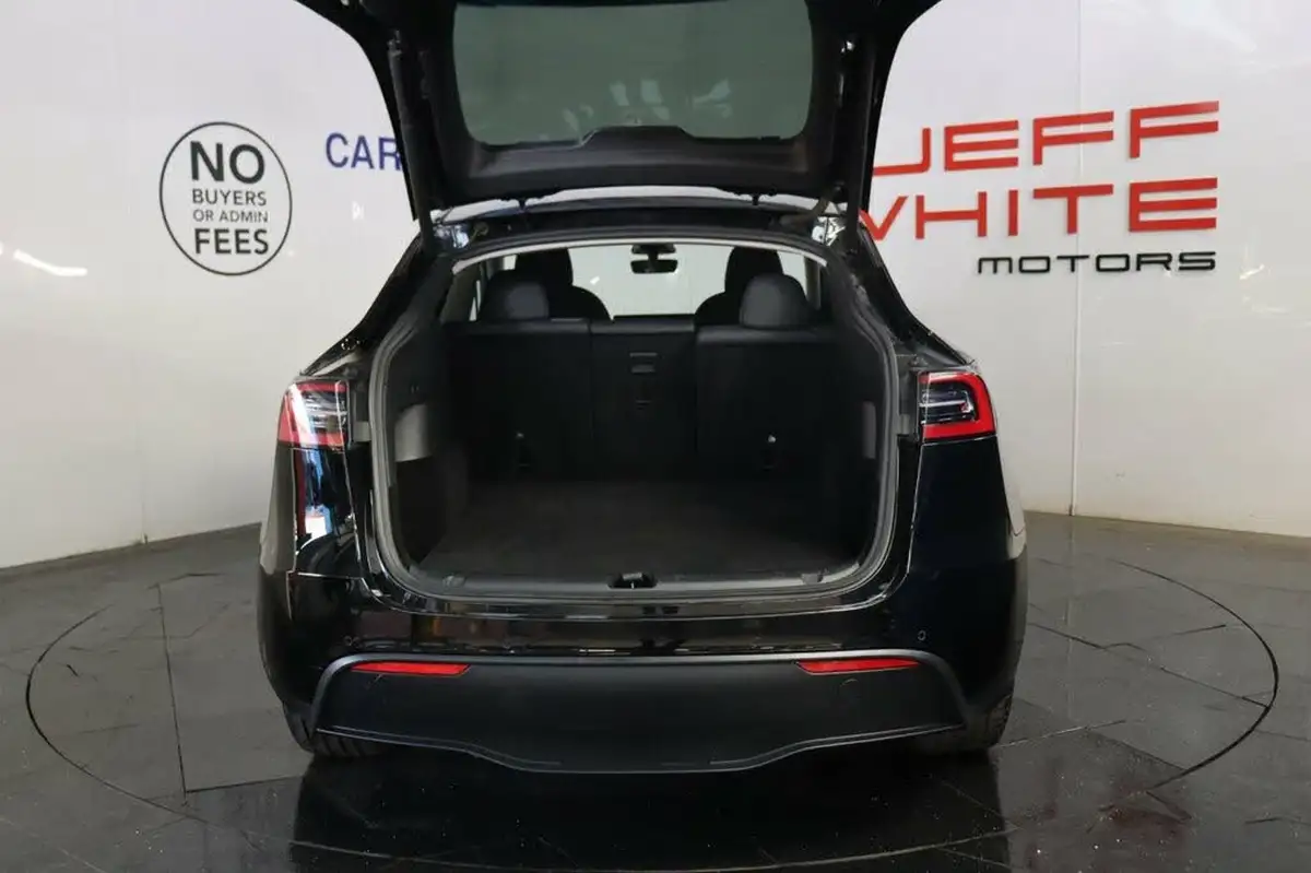 2022-tesla-model-y-e-long-range-big-30