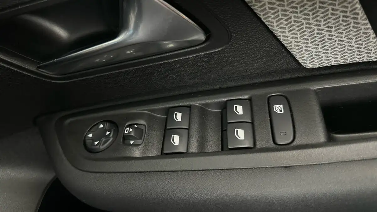 2024-citroen-c4-x-12-puretech-plus-130ps-ss-eat8-big-33