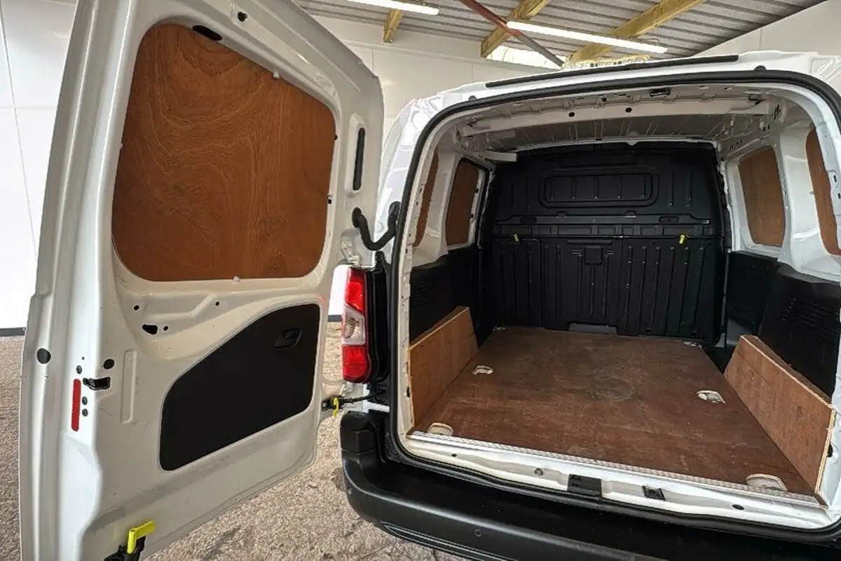 2020-citroen-berlingo-15bluehdi-1000-enterprise-100pseu6dt-e-ss-panel-big-14