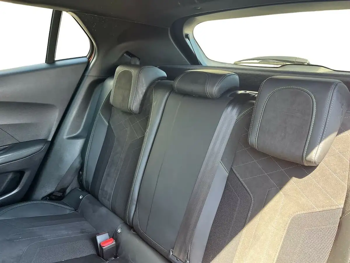 2021-peugeot-2008-suv-12-puretech-gt-premium-130bhp-eat8-big-10