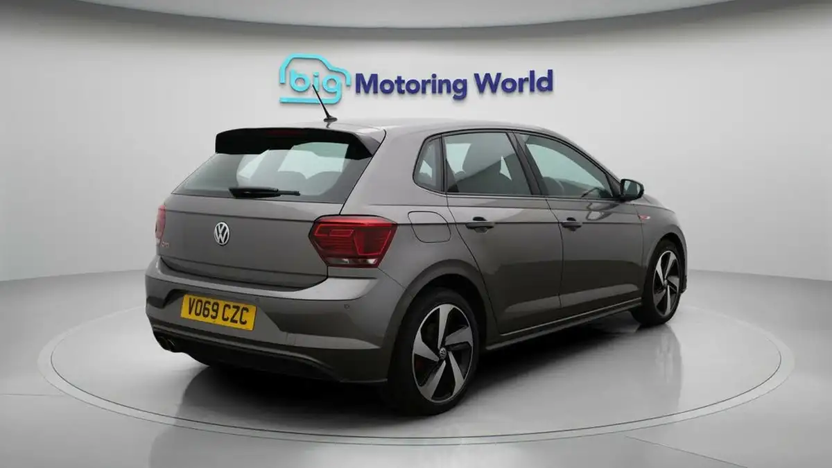 2019-volkswagen-polo-20-tsi-gti-big-7