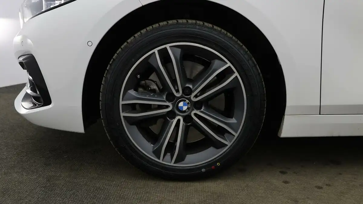 2021-bmw-1-series-20td-120d-xdrive-sport-lcp-big-17