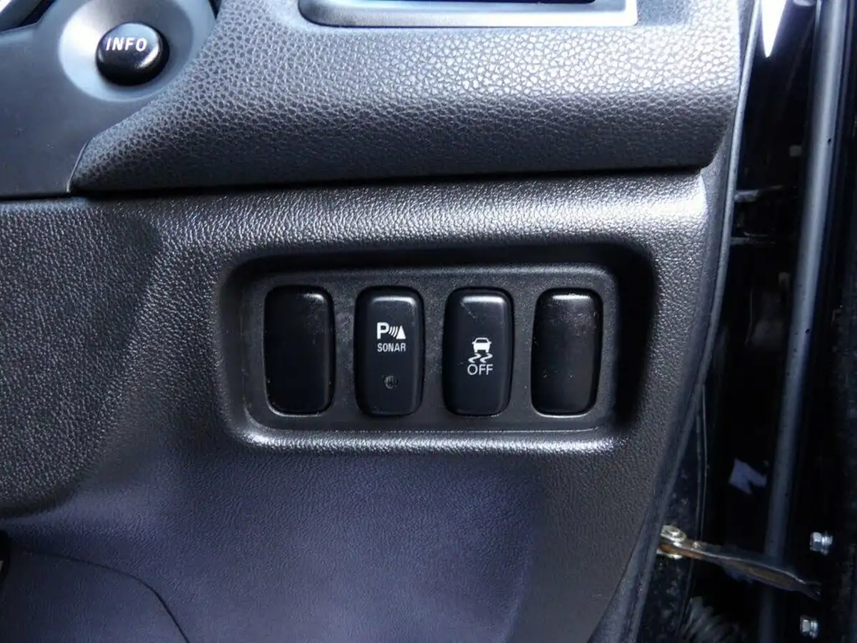 2015-mitsubishi-asx-16-3-big-13