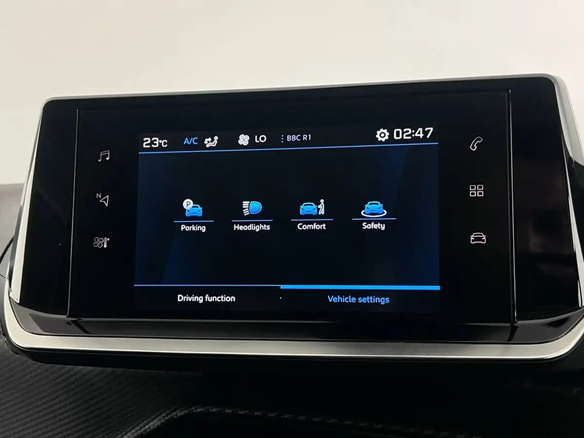 2022-peugeot-2008-suv-12-puretech-allure-premium-130bhp-eat8-big-35