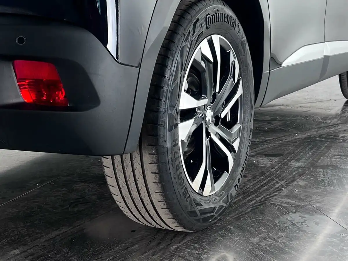 2022-peugeot-2008-suv-12-puretech-allure-premium-130bhp-eat8-big-11