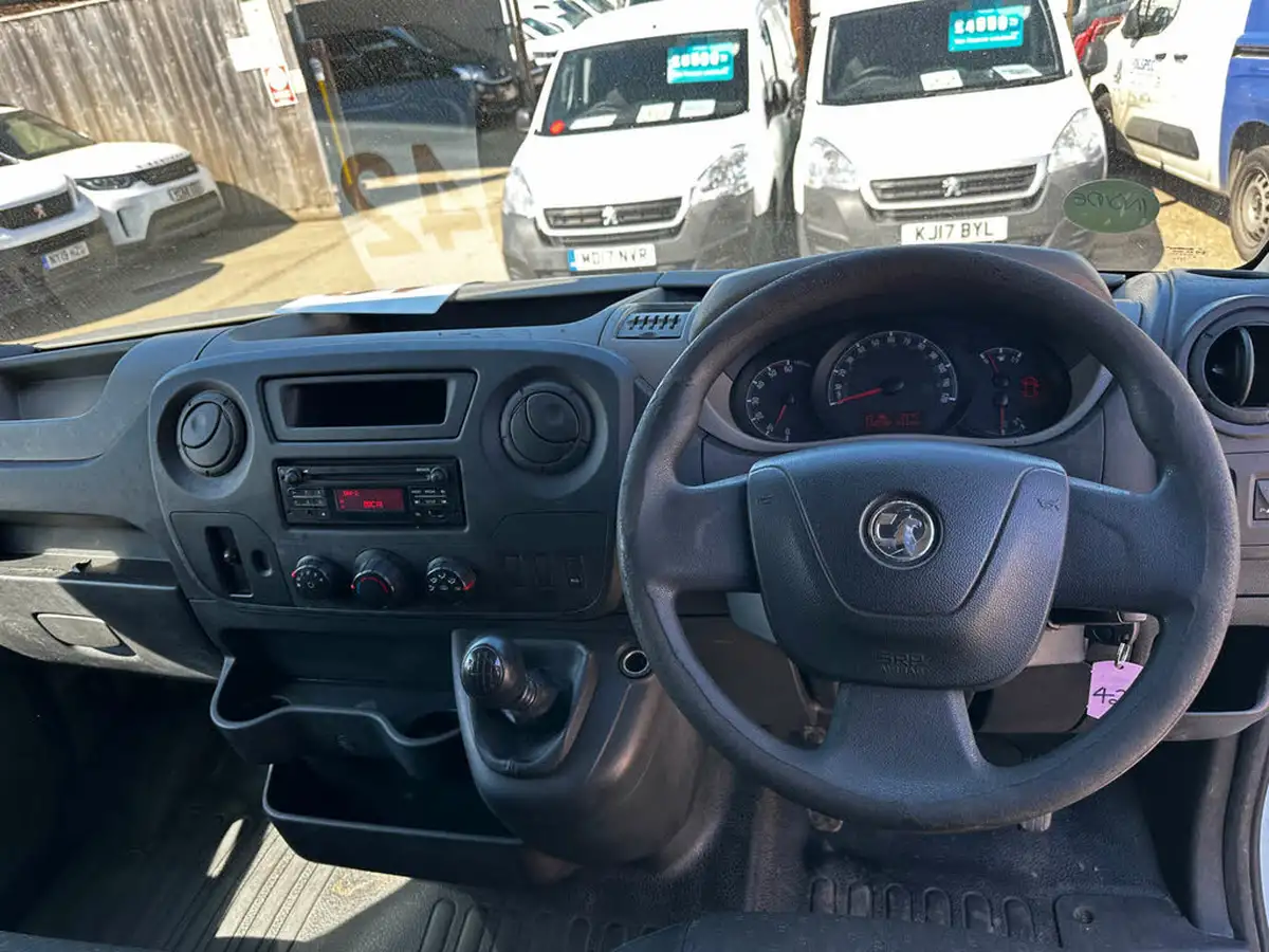 2017-vauxhall-movano-23cdti-l1h1-f2800-110pseu6-panel-big-16