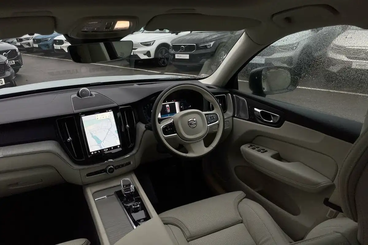 2024-volvo-xc60-20-t8-ultra-dark-big-35