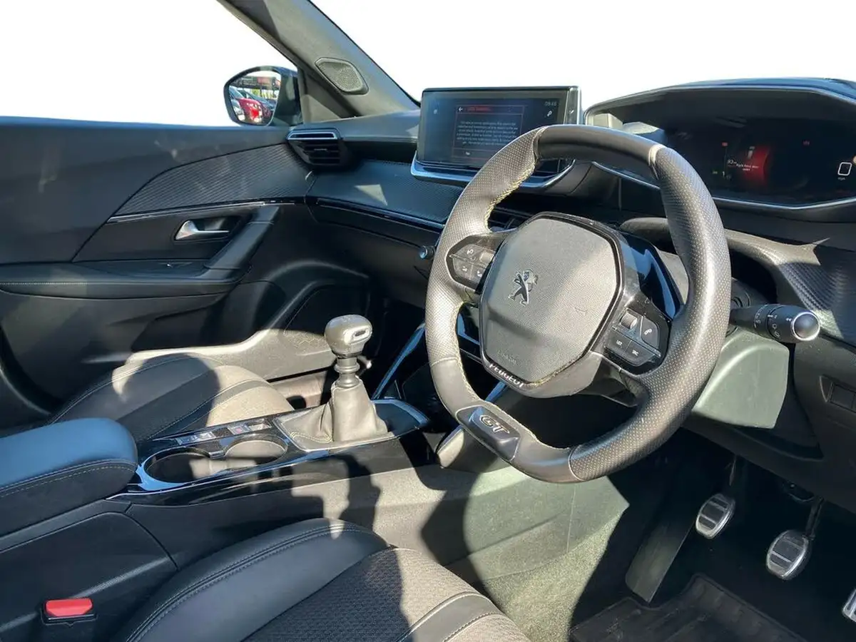 2020-peugeot-2008-suv-12-puretech-gt-line-big-8