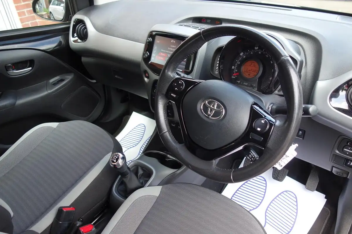 2020-toyota-aygo-10-vvt-i-x-play-big-12
