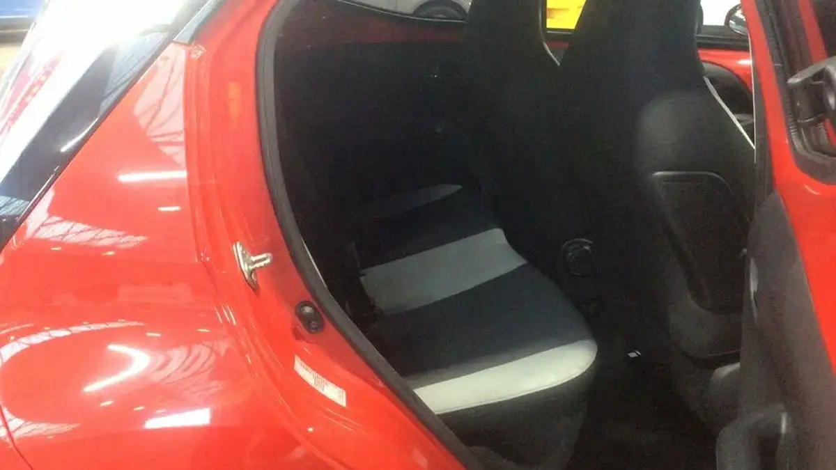 2017-toyota-aygo-10-vvt-i-x-style-71bhp-x-shift-big-9