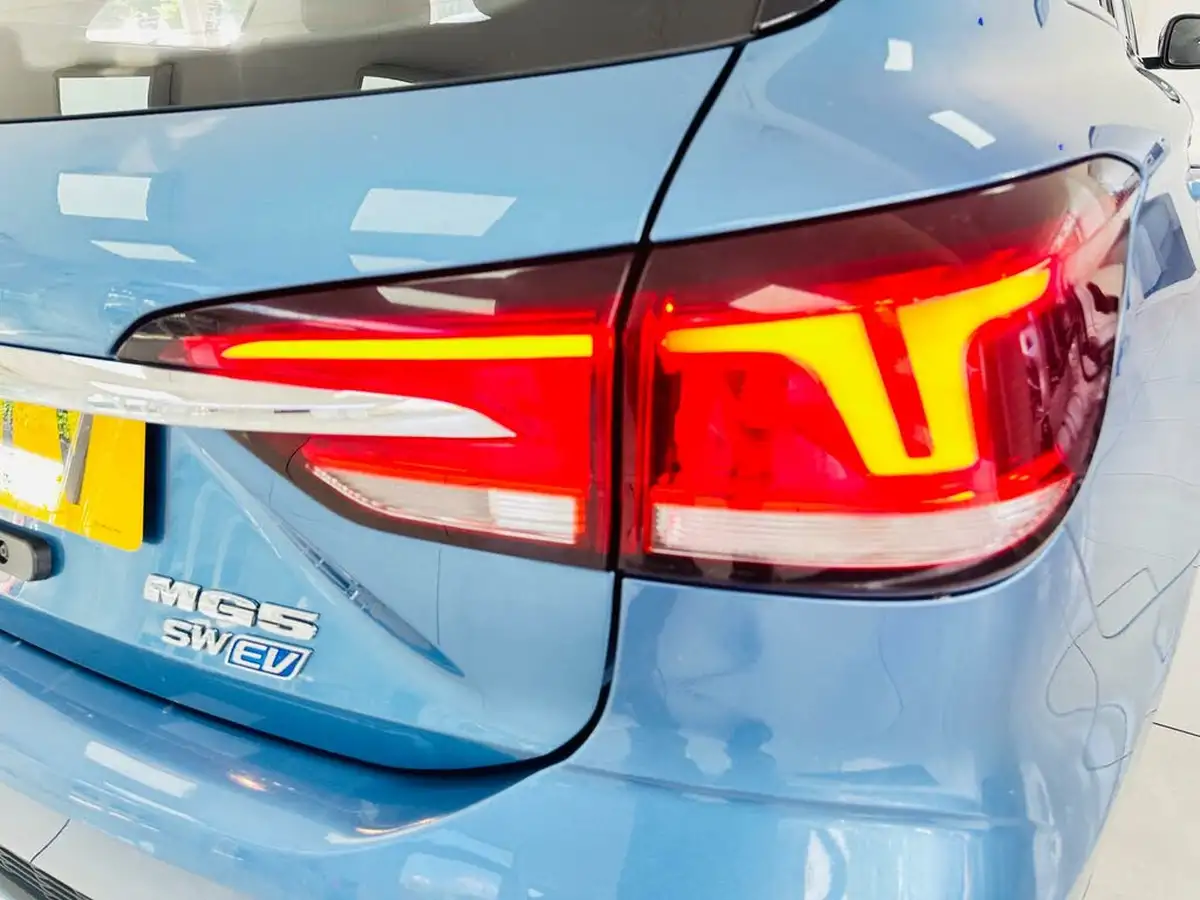 2022-mg-mg5-e-exclusive-ev-long-range-big-13