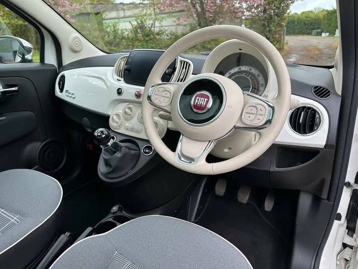 2021-fiat-500-10-lounge-big-21
