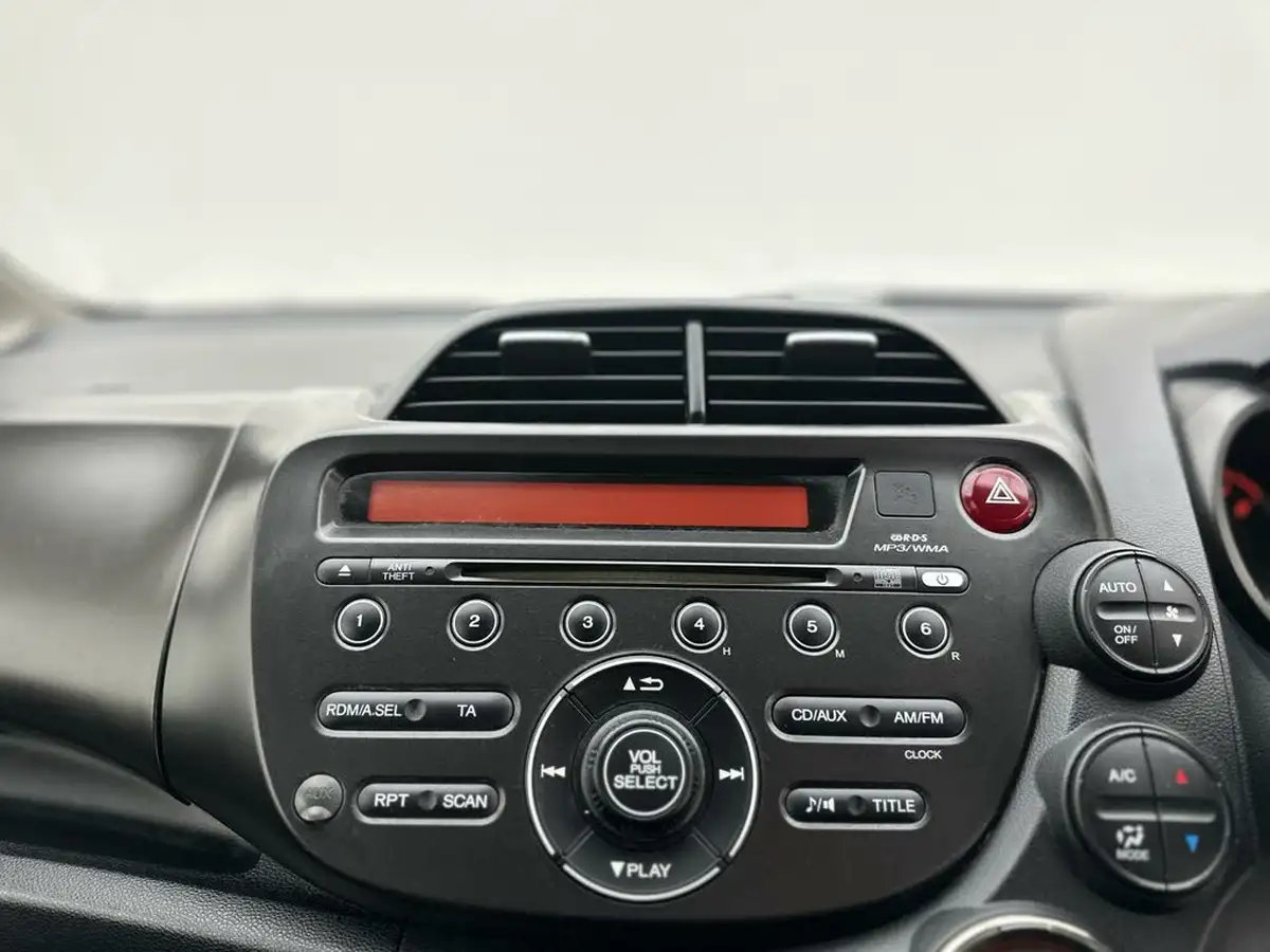 2012-honda-jazz-14-ex-cvt-big-40