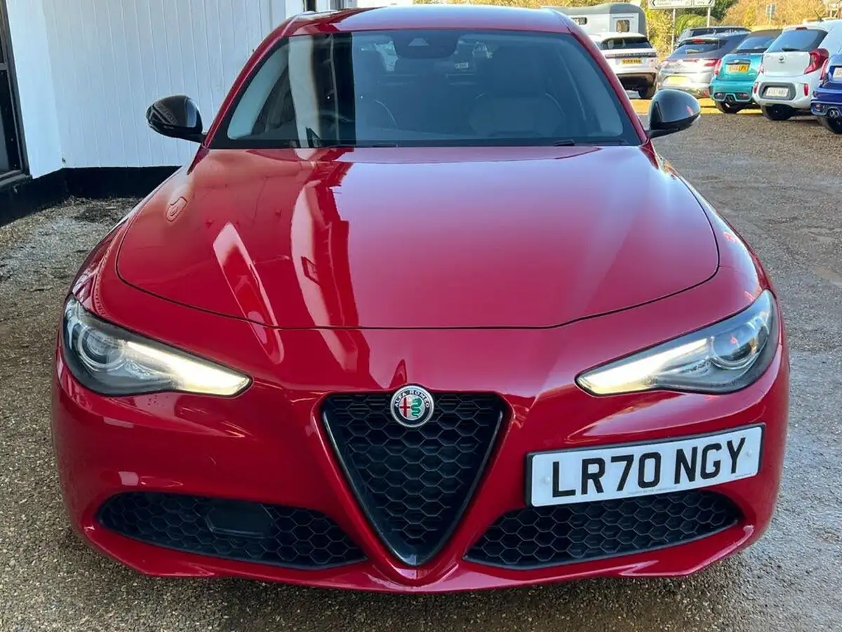 2020-alfa-romeo-giulia-20-nero-edizione-big-16