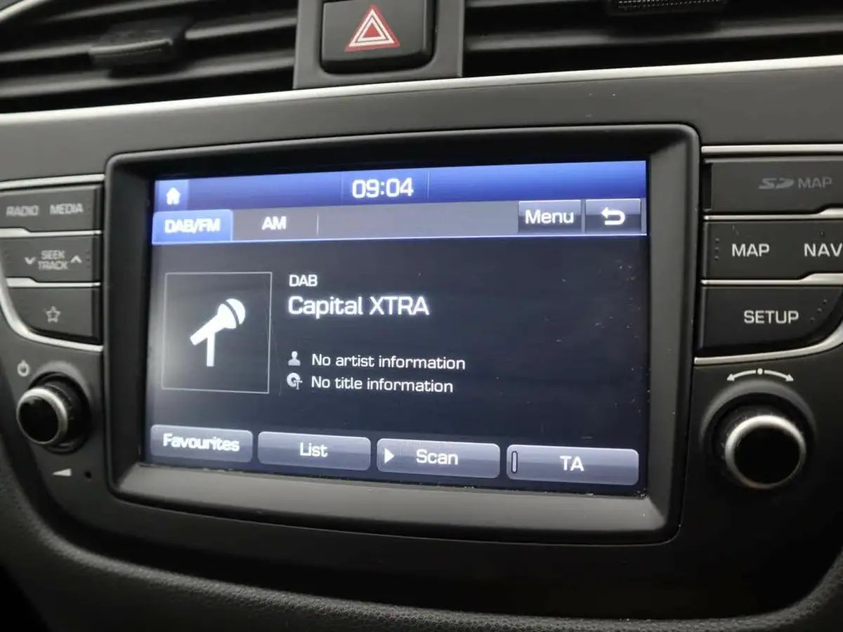 2020-hyundai-i20-12-play-big-18
