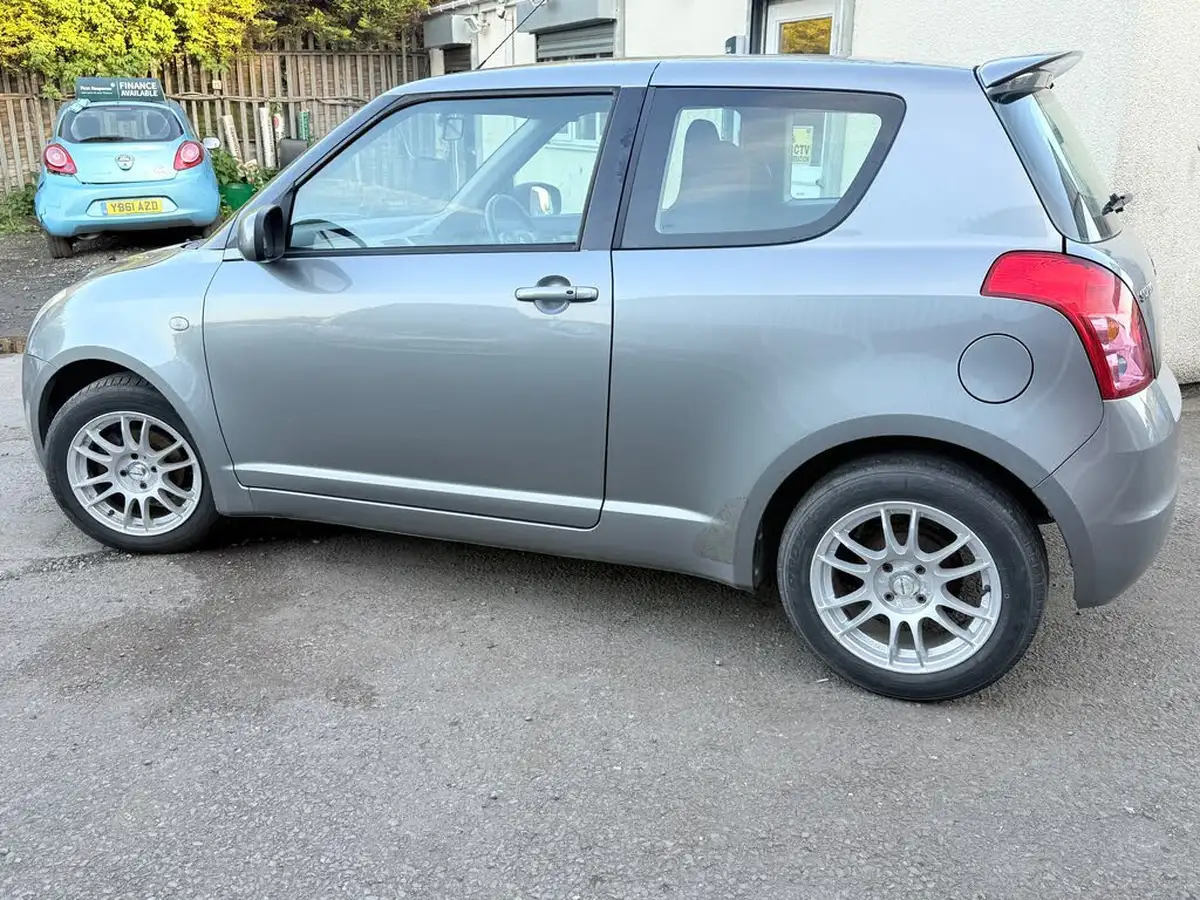 2009-suzuki-swift-13-attitude-big-9