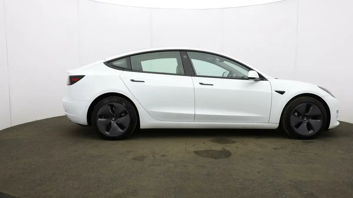 2022-tesla-model-3-e-long-range-big-52