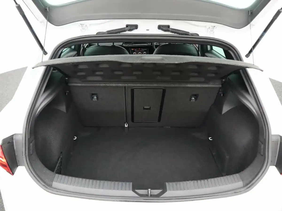 2020-seat-leon-15-tsi-evo-fr-black-edition-150ps-hatchback-dsg-big-8
