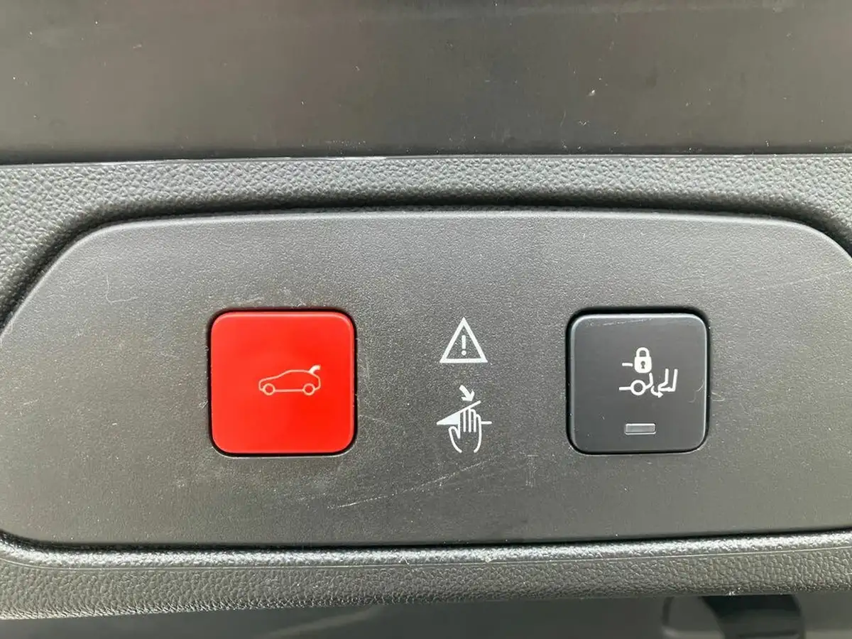 2018-vauxhall-grandland-x-15td-sport-nav-big-25
