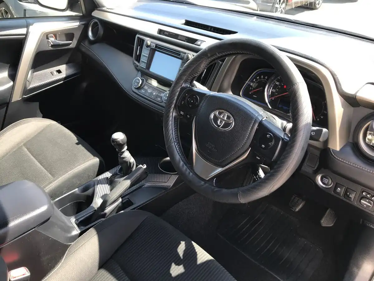 2015-toyota-rav4-20td-icon-20d-4d-awd-big-2