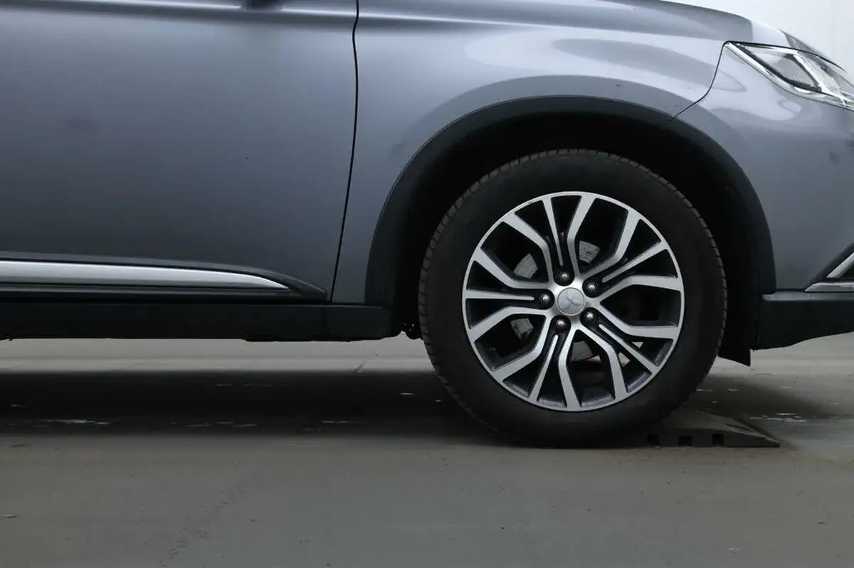 2017-mitsubishi-outlander-22di-d-4-big-7