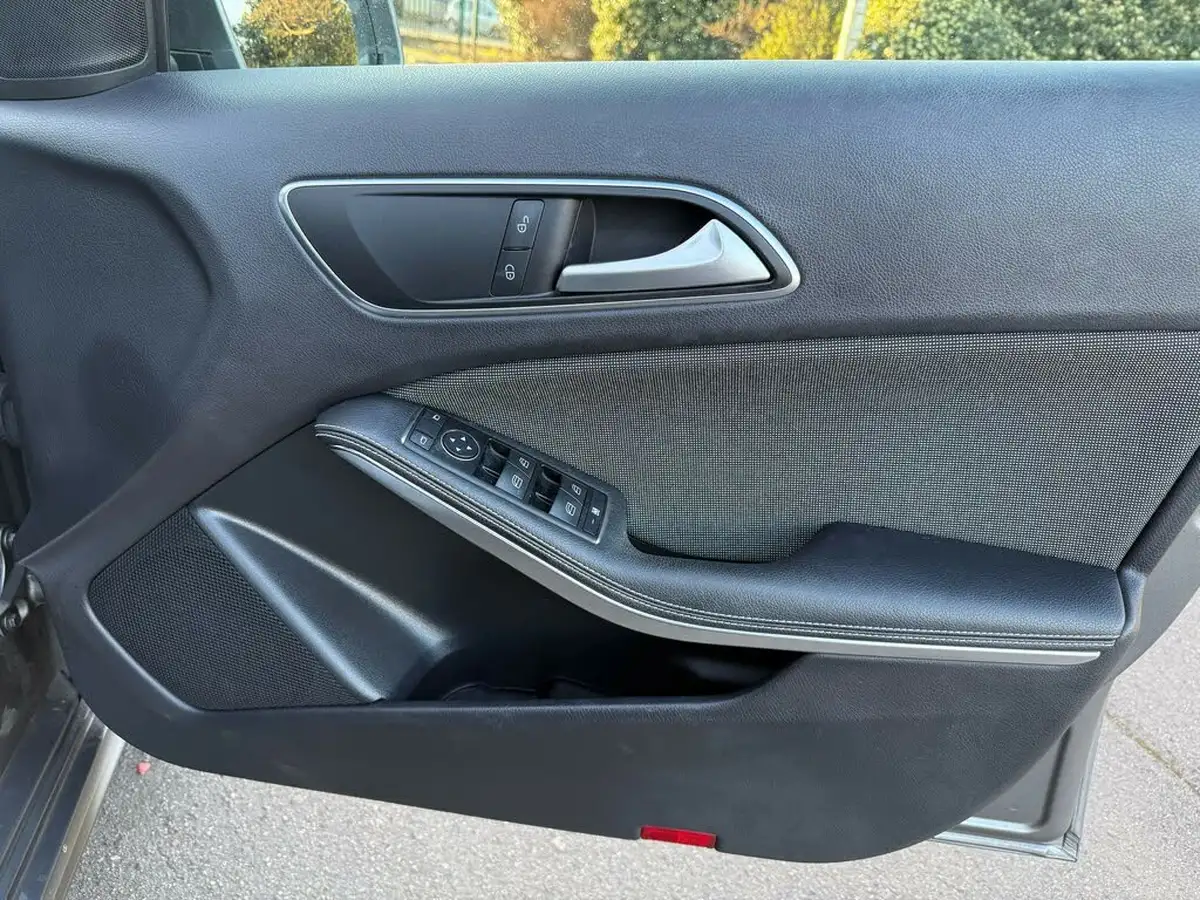 2014-mercedes-benz-a-class-16-a180-se-big-41