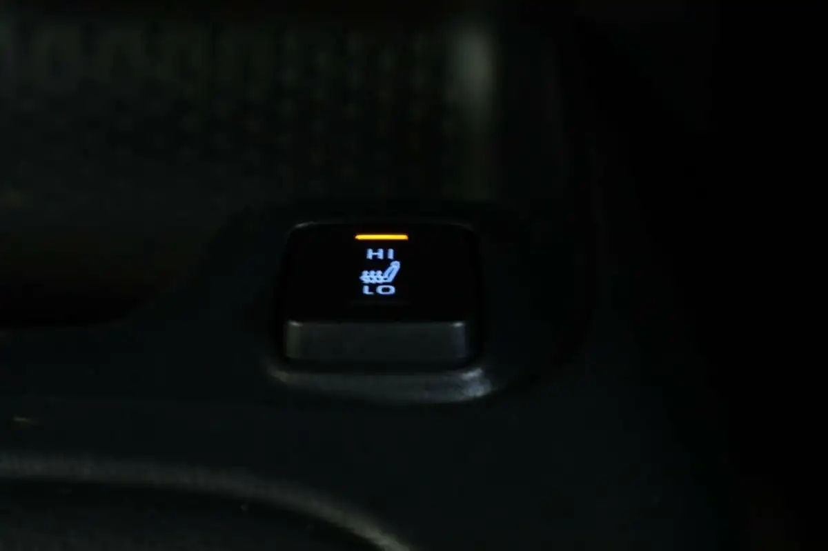 2021-toyota-corolla-18-vvt-i-icon-tech-spare-wheel-touring-sports-5d-big-23
