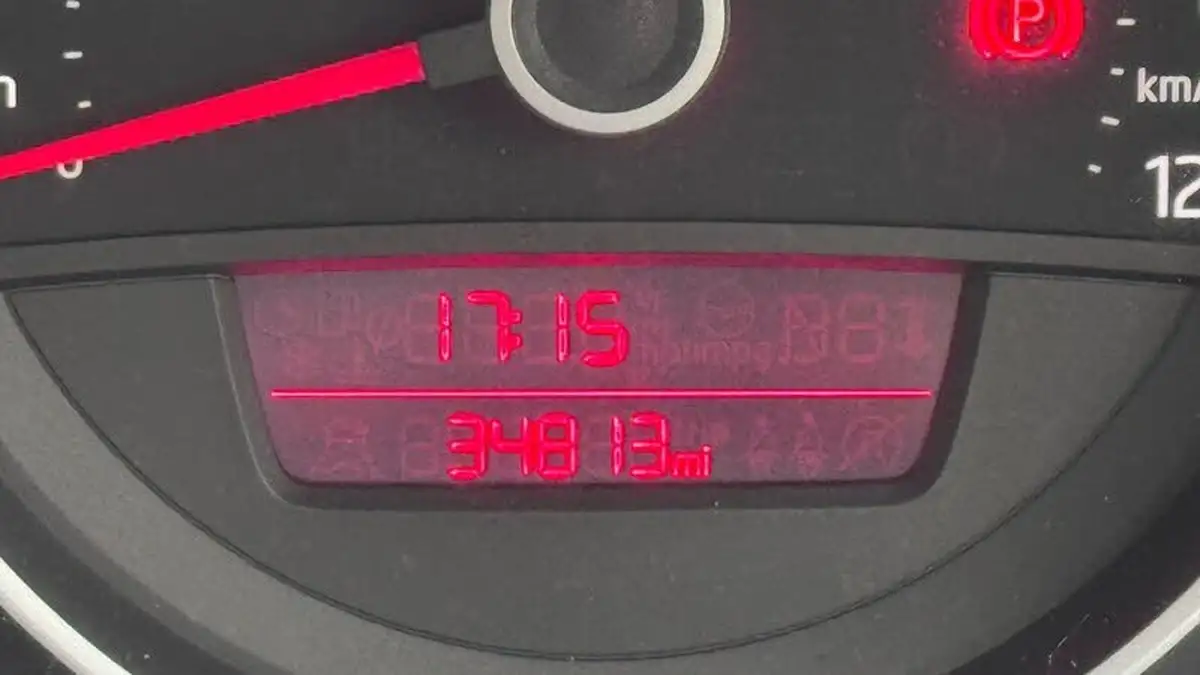 2012-volkswagen-up-10-high-up-5d-big-25